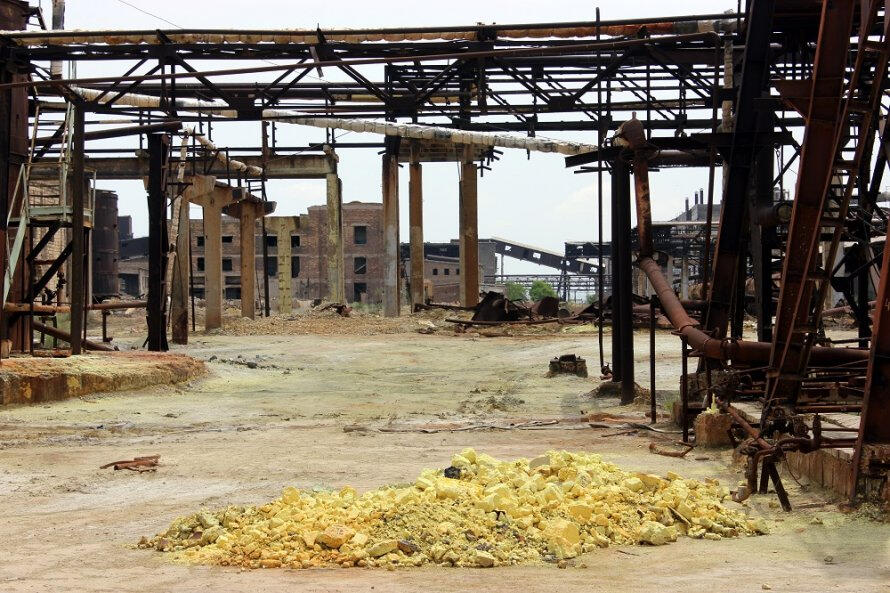 An unnatural substance is left on the ground. Miles of miles of heavily contaminated industrial wasteland is located in Azerbaijan’s third largest city Sumqaiyt.